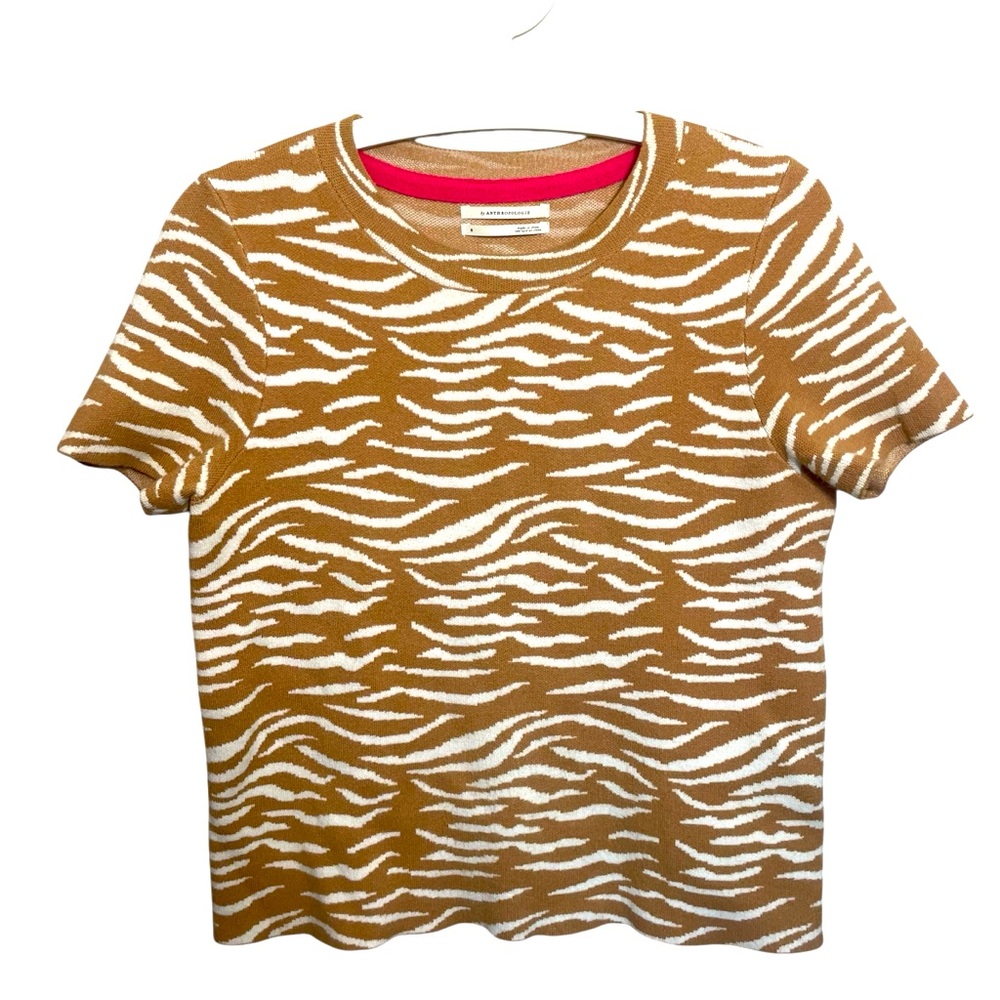 By Anthropologie animal print short sleeve sweater top
Size small